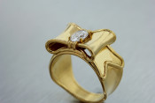 14k yellow gold diamond bow ring